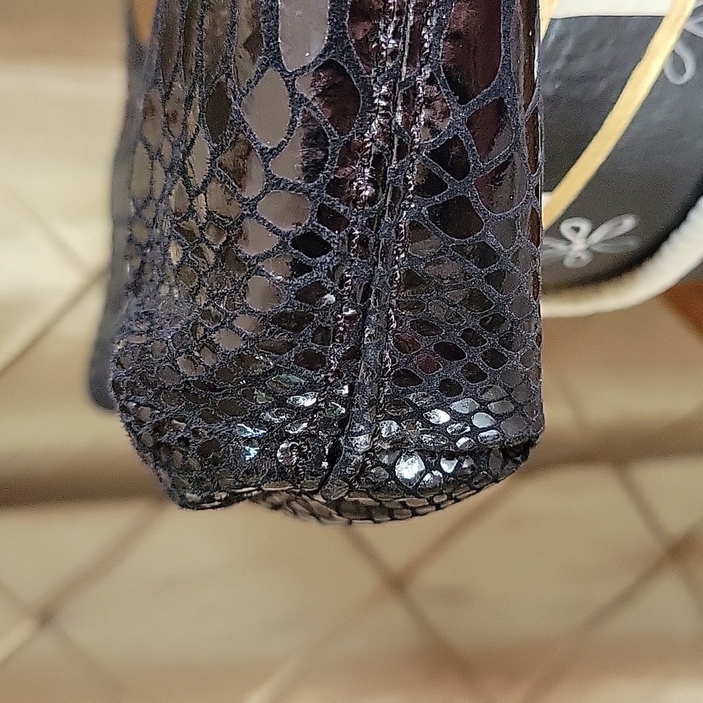 EUC- Michael Kors ‘Berkley’ Python Embossed Leather Clutch - Picture 5 of 8